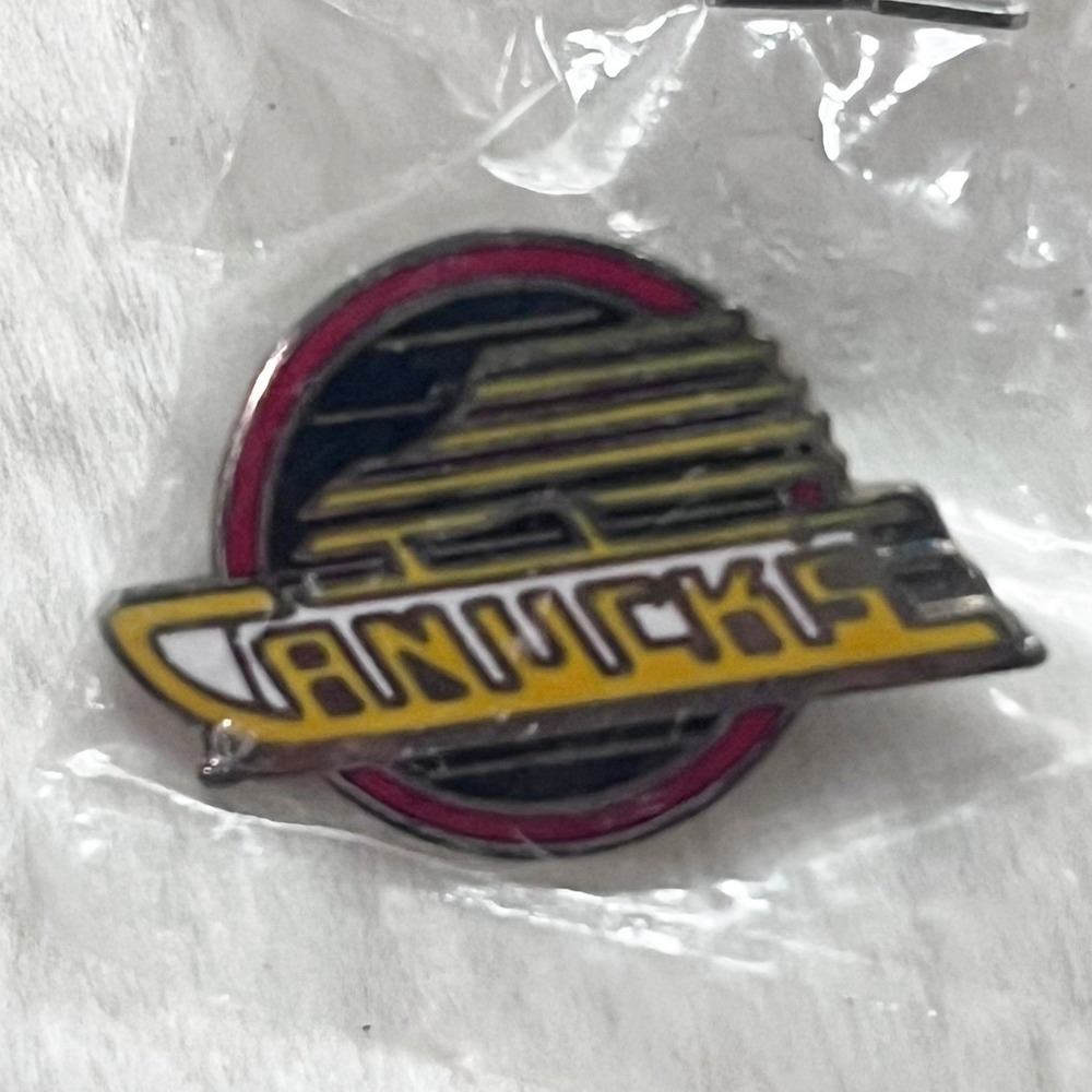 🔮 5/$25 Vintage NHL Vancouver Canucks Hockey Pin